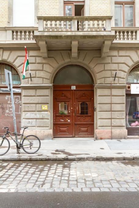 Family Lux Lounge In Voeroesmarty Street By Nw Apartment Budapest Exterior photo