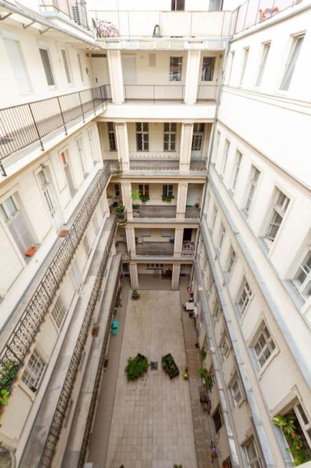 Family Lux Lounge In Voeroesmarty Street By Nw Apartment Budapest Exterior photo